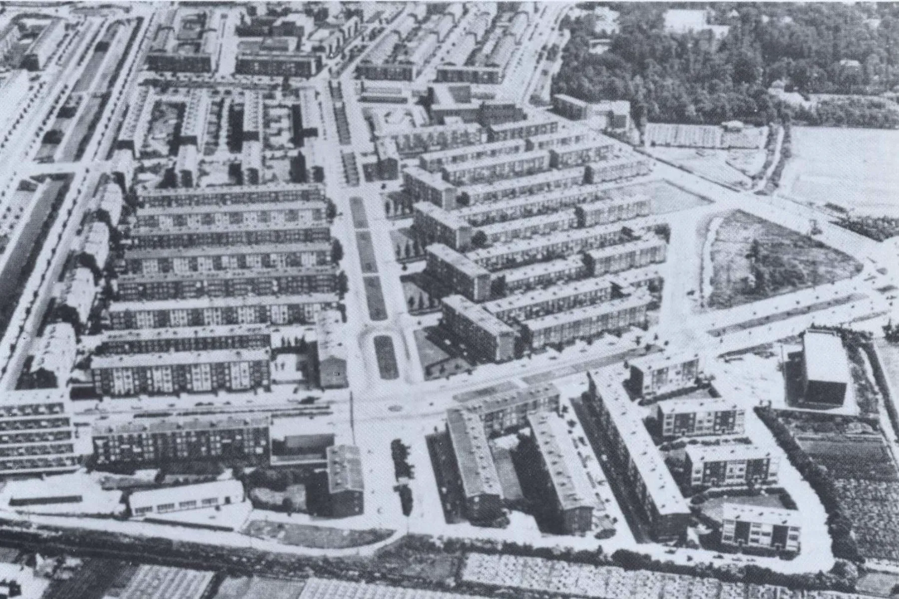 Luchtfoto Den Haag Zuidwest (Moerwijk) uit de jaren 60